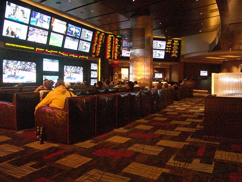 planet hollywood sports bar is in the best location in las vegas