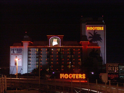 hooters night picture