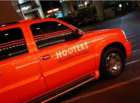 ugly orange suv at hooters