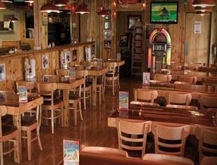 empty hooters restaurant