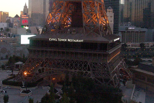 base of the eiffel tower contains a restaurant