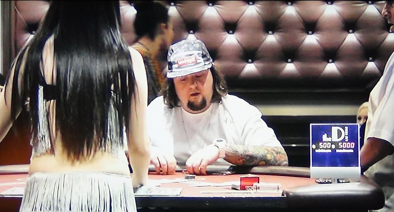 Chumlee is playing 500 dollar black jack