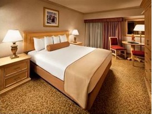 king bed in harrahs center strip