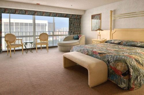 biggest room in las vegas is ballys